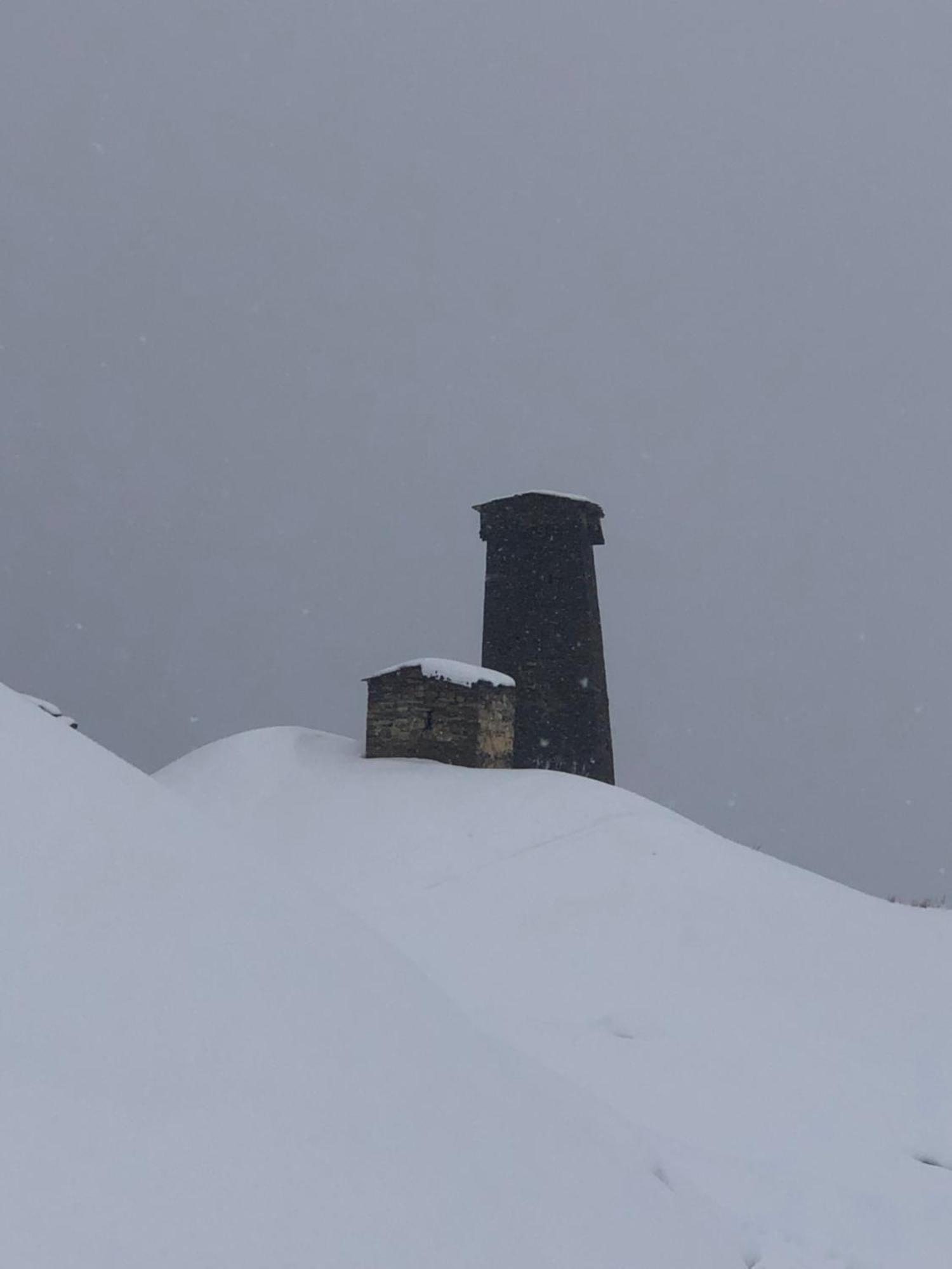 Old House Hotel Ushguli Exterior photo